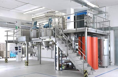 Podest- und Aufstiegstreppe für die Pharma- und Chemieindustrie
